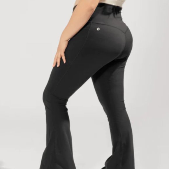 BNWT Popflex Crisscross Hourglass® Flared Legging with Pockets (Soft Touch) - Picture 3 of 6